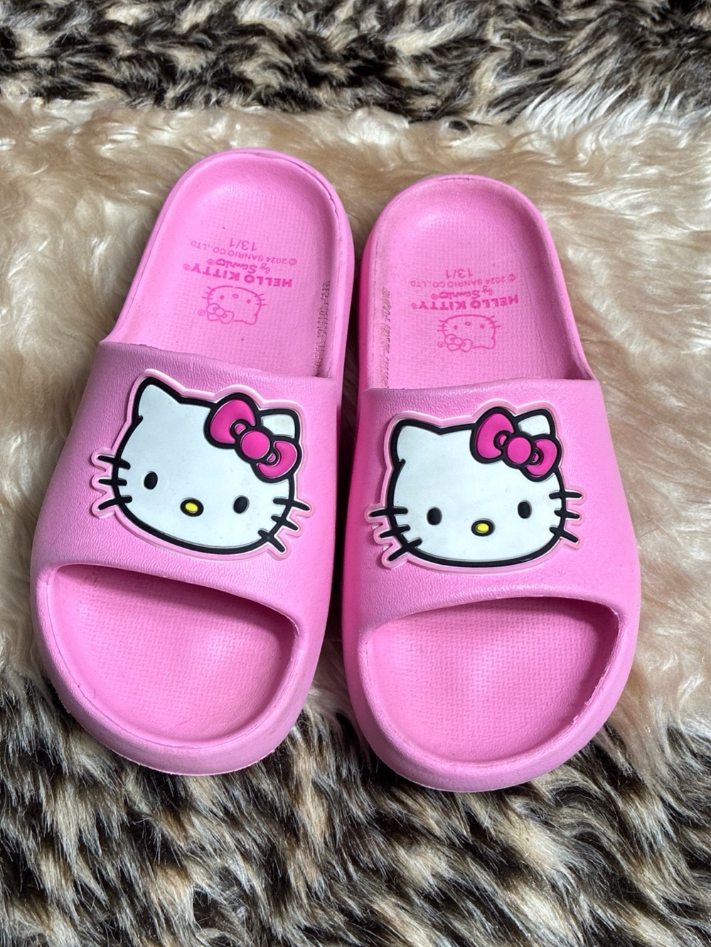 Hello Kitty Pink Slide Sandals Kids 13/1 Cute
Sanrio Pool Slides